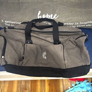Field & Co. Hudson  21 “ Canvas Duffle Bag Gray/Black Carry-On, Adjustable Strap